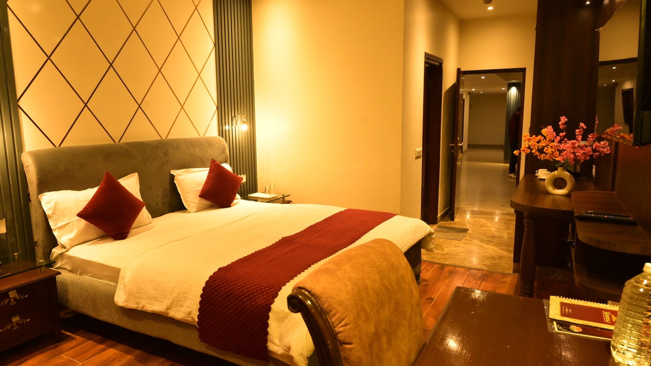 Photo of Bedroom in Hasanpur