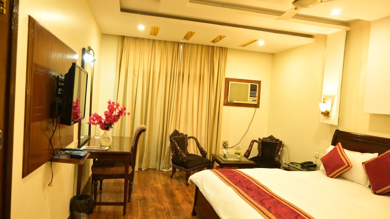 Photo of Bedroom in Hasanpur