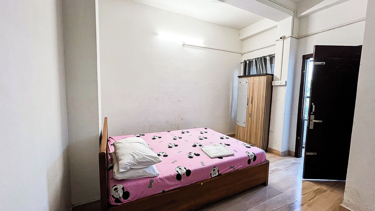 Photo of Bedroom in Sualkuchi