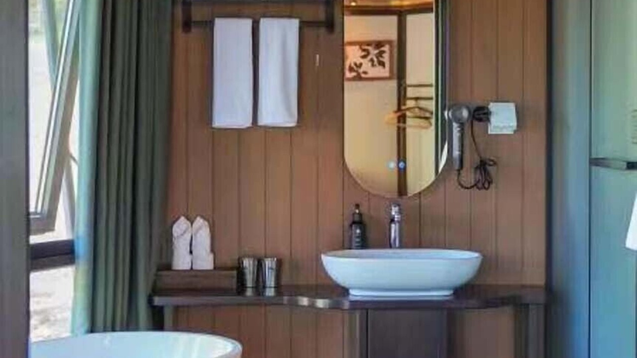 Photo of Bathroom in Horqin Right Front Banner