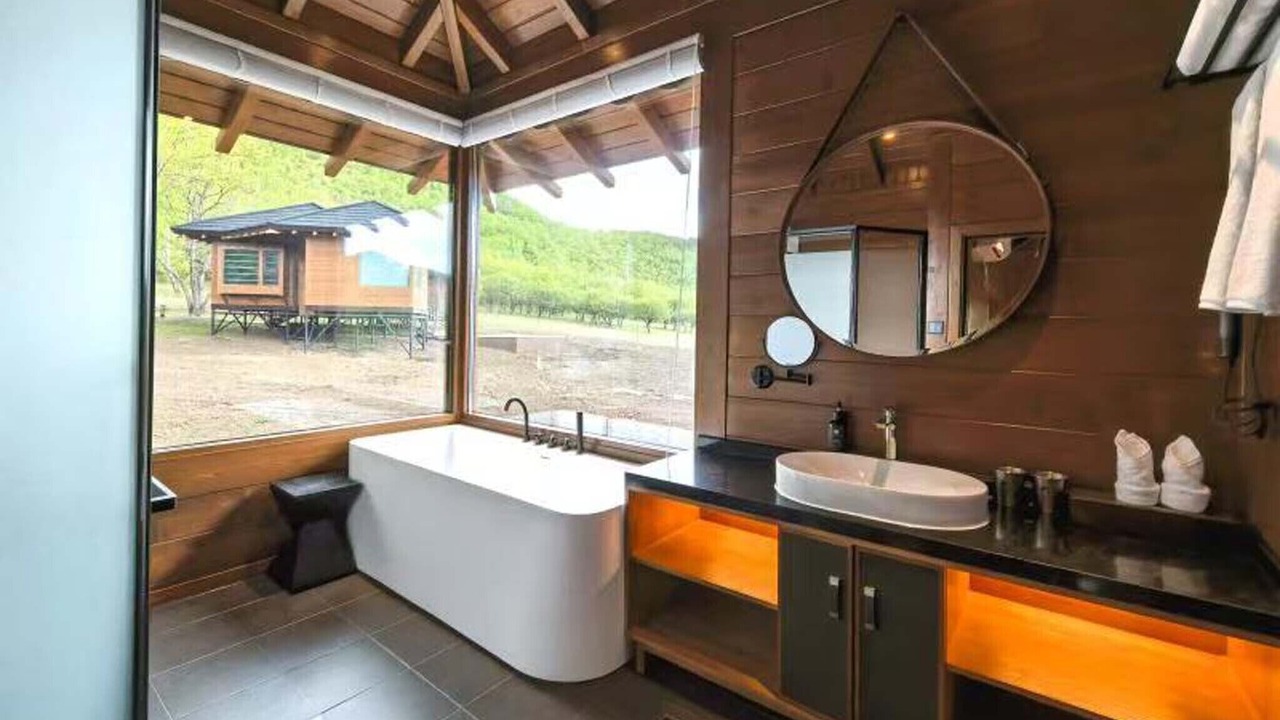 Photo of Bathroom in Horqin Right Front Banner