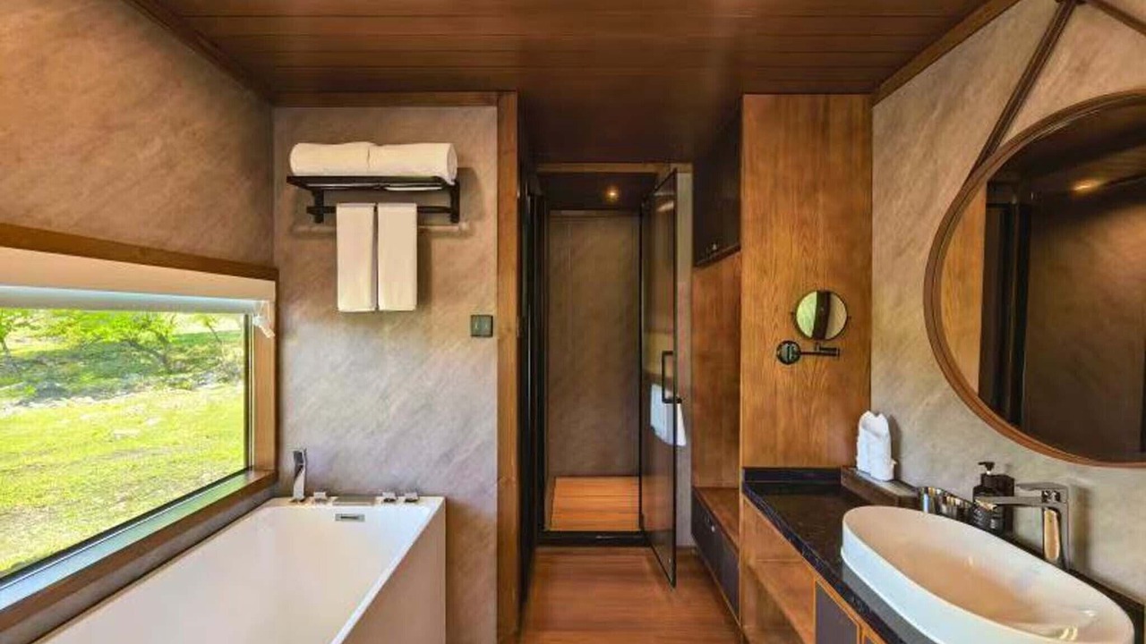 Photo of Bathroom in Horqin Right Front Banner