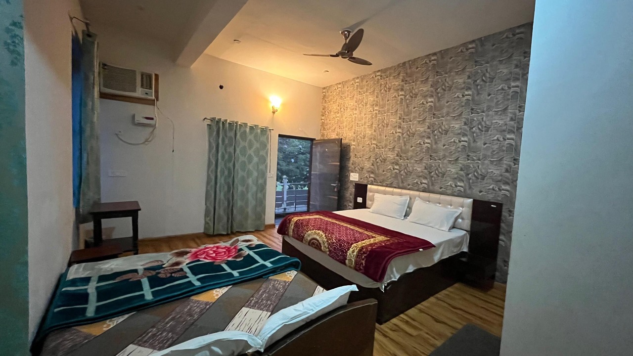 Photo of Bedroom in Govardhan