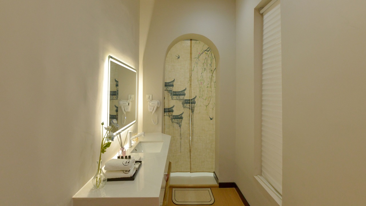 Photo of Bathroom in Mingsha Mountain and Crescent Spring