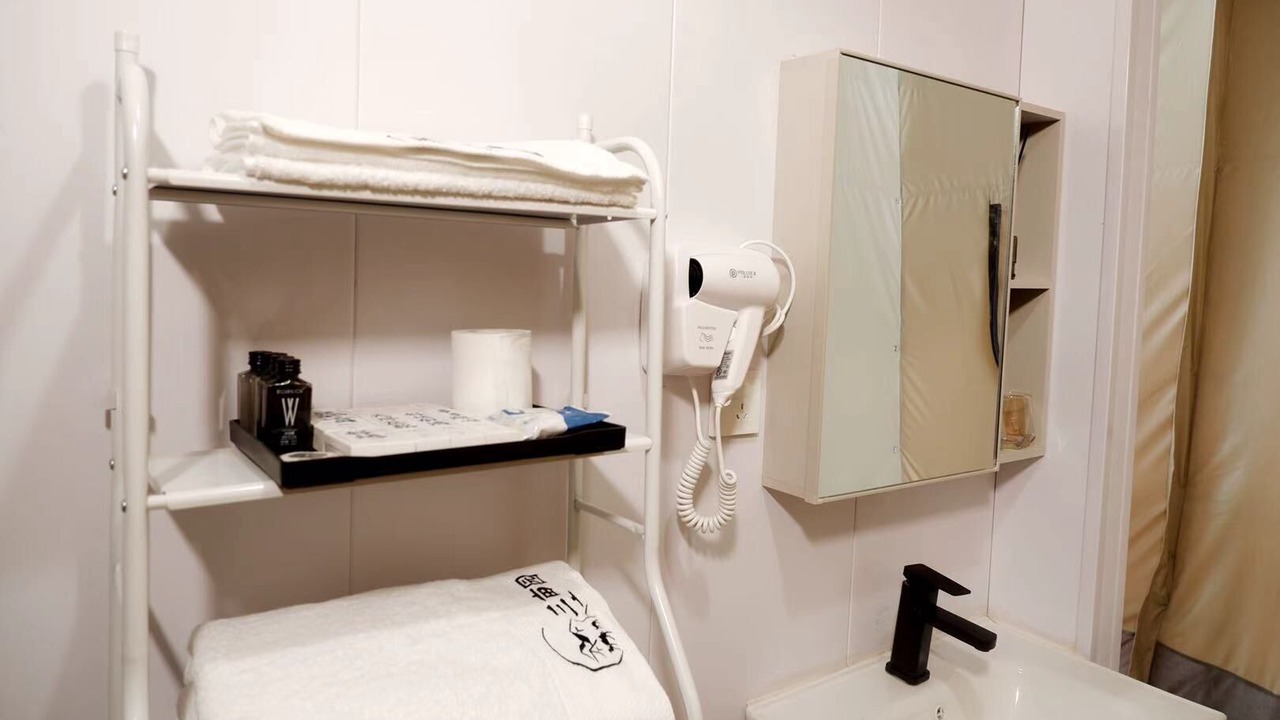 Photo of Bathroom in Mingsha Mountain and Crescent Spring