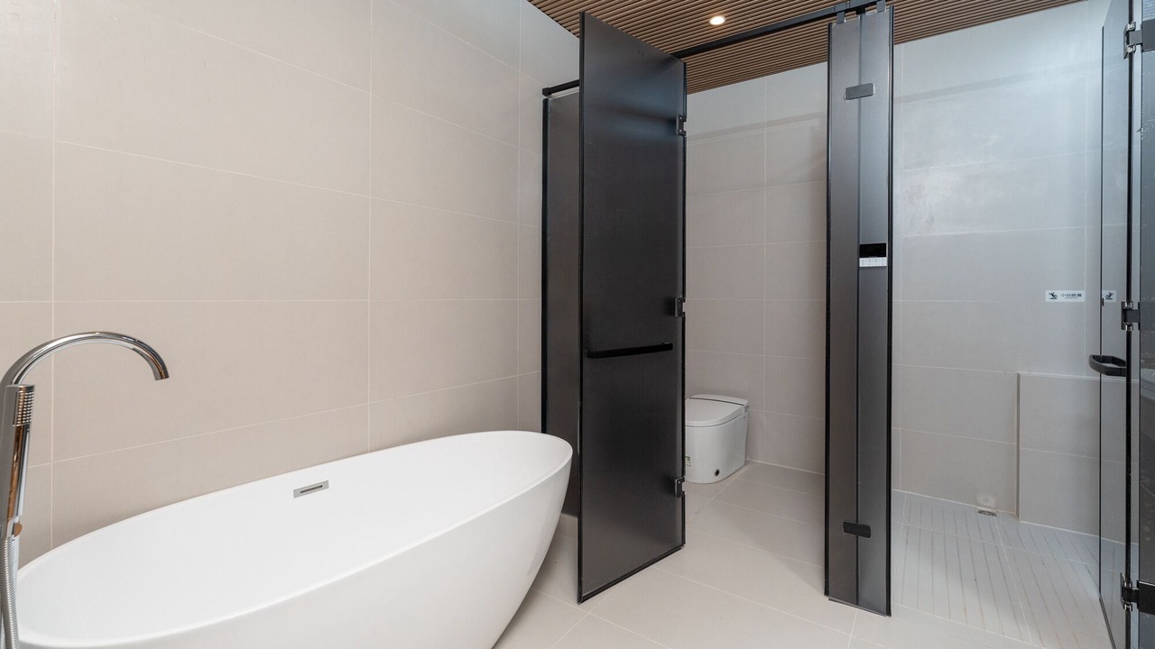 Photo of Bathroom in Mingsha Mountain and Crescent Spring