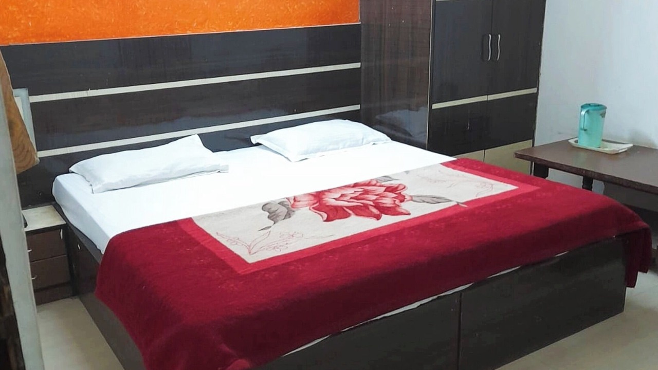 Photo of Bedroom in Taj Ganj