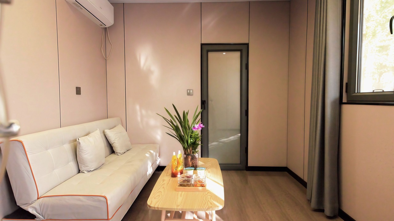 Photo of Bedroom in Mingsha Mountain and Crescent Spring