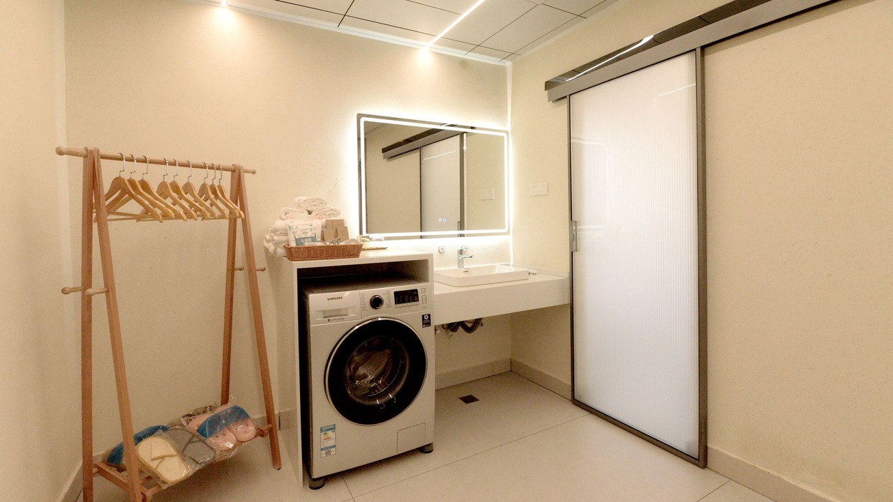 Photo of Bedroom in Mingsha Mountain and Crescent Spring