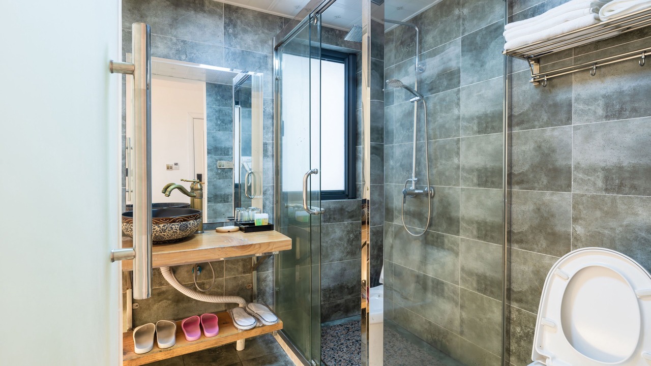 Photo of Bathroom in Tonglu County