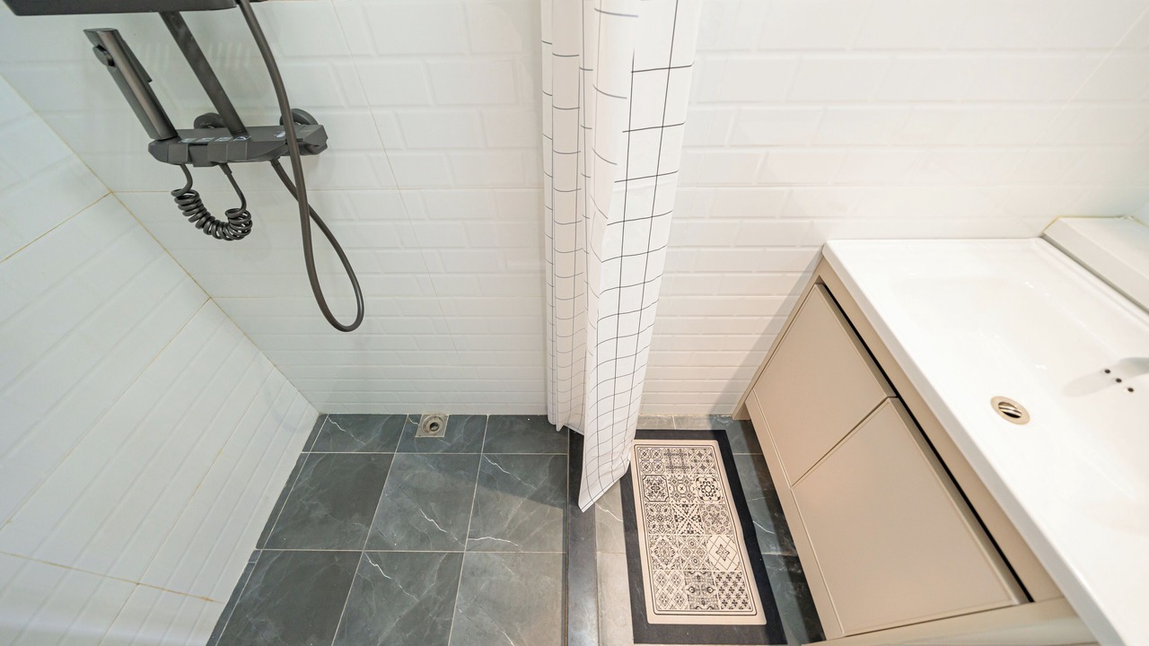 Photo of Bathroom in Changshou Road