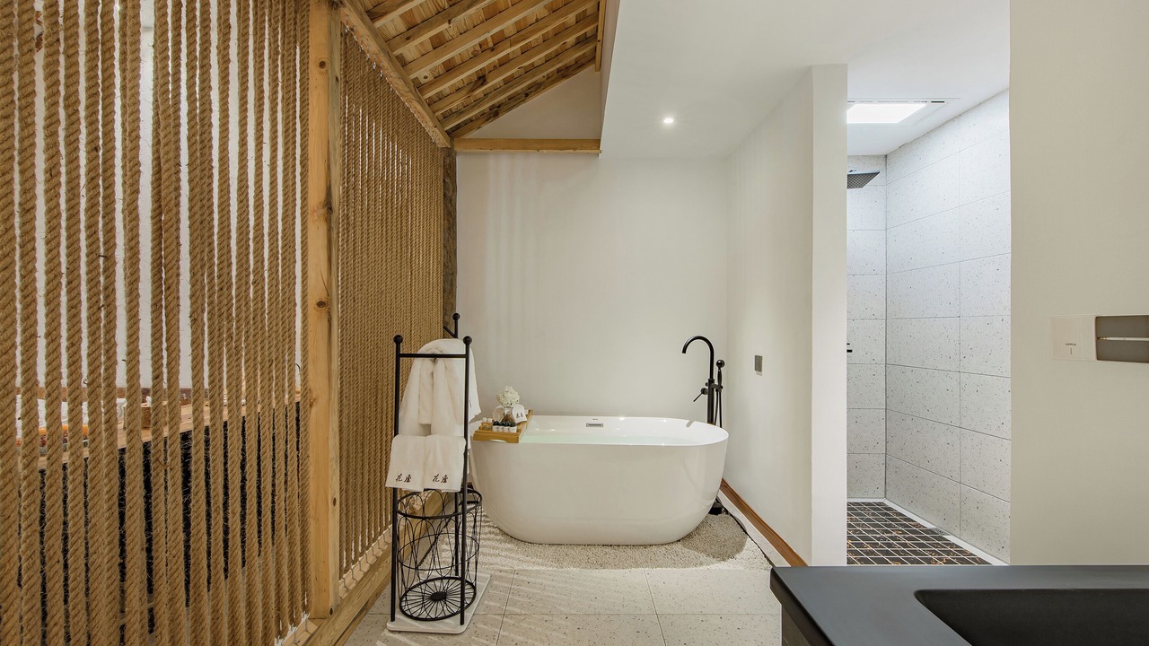 Photo of Bathroom in Tonglu County