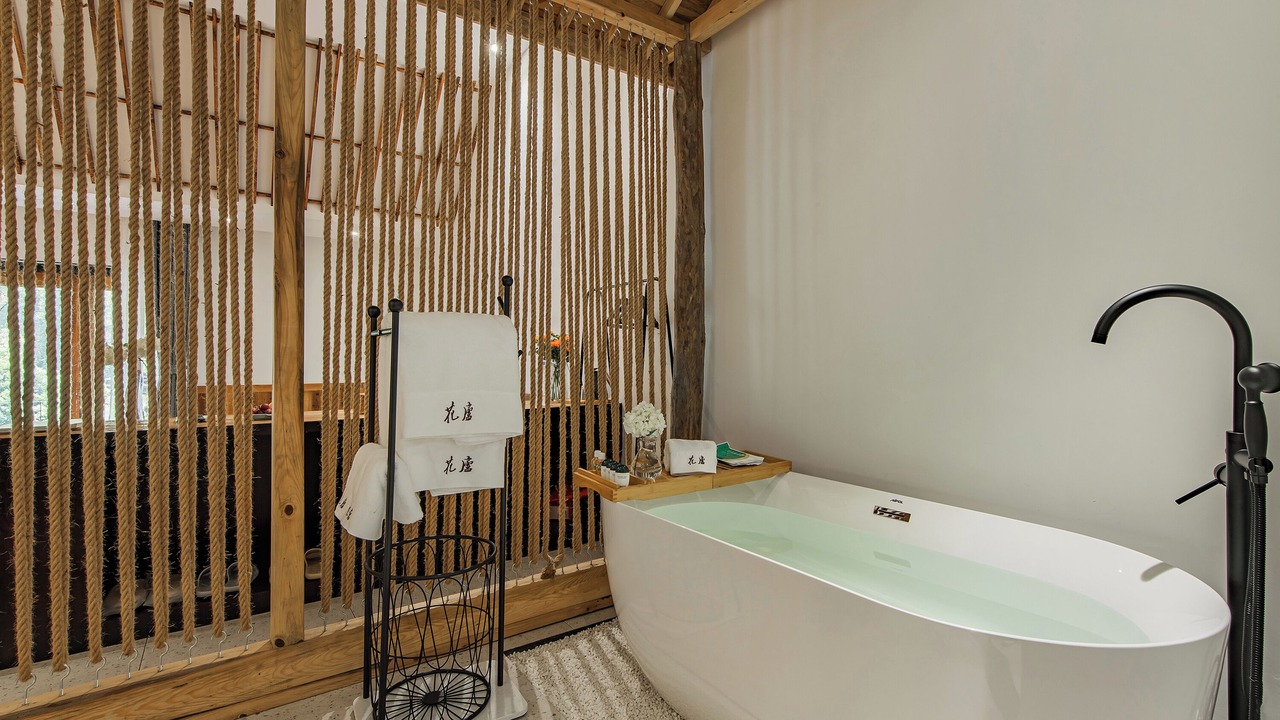 Photo of Bathroom in Tonglu County