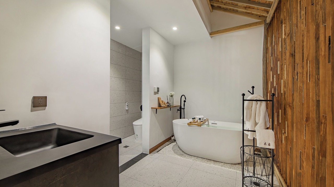 Photo of Bathroom in Tonglu County