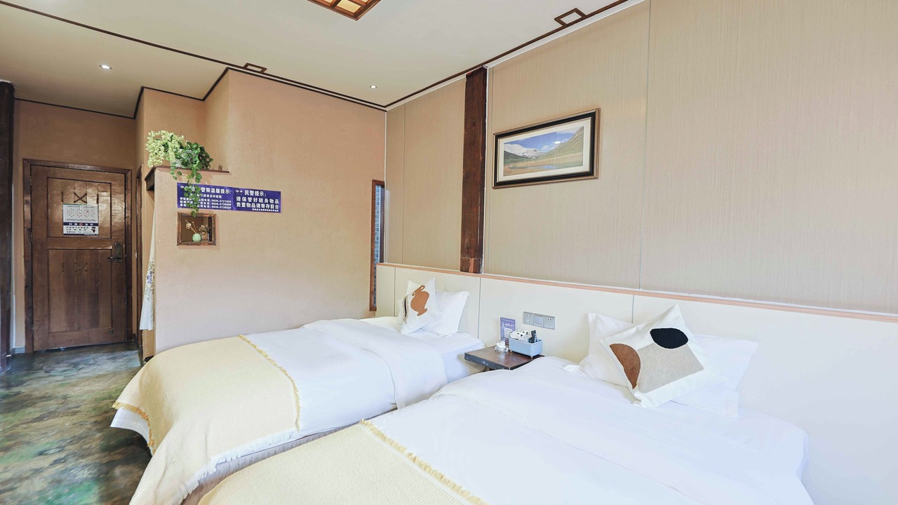 Photo of Bedroom in Daocheng
