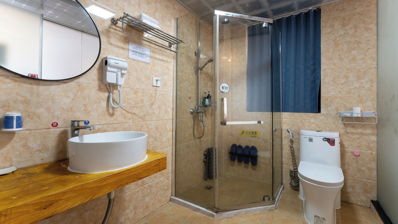 Photo of Bathroom in Tonglu County