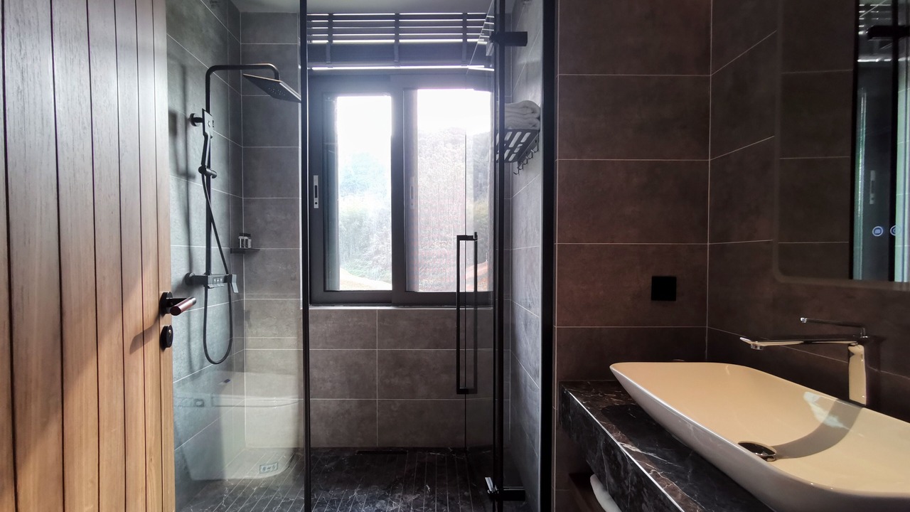 Photo of Bathroom in Longmen County