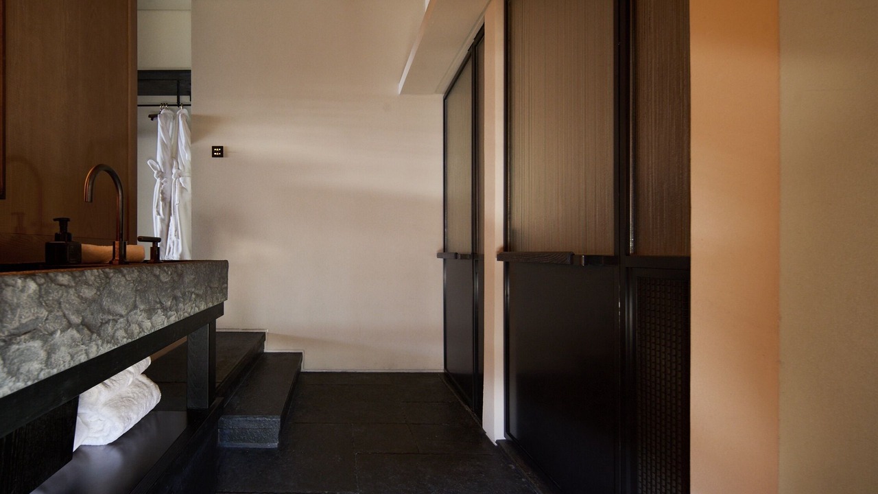 Photo of Bathroom in Deqen County