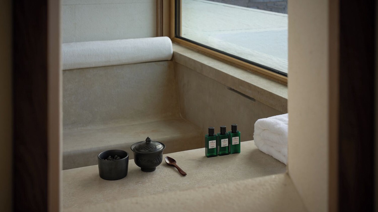 Photo of Bathroom in Deqen County