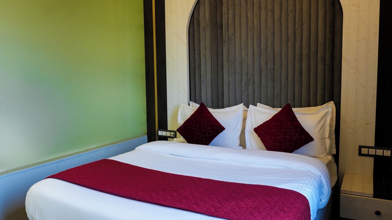 Photo of Bedroom in Hasanpur