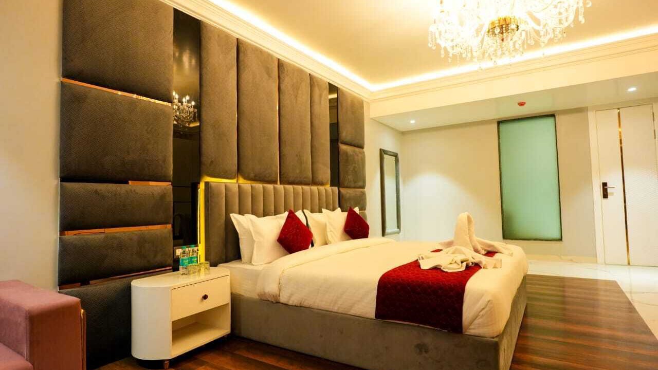 Photo of Bedroom in Hasanpur