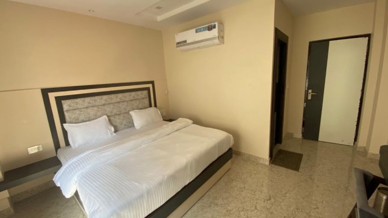 Photo of Bedroom in Etah
