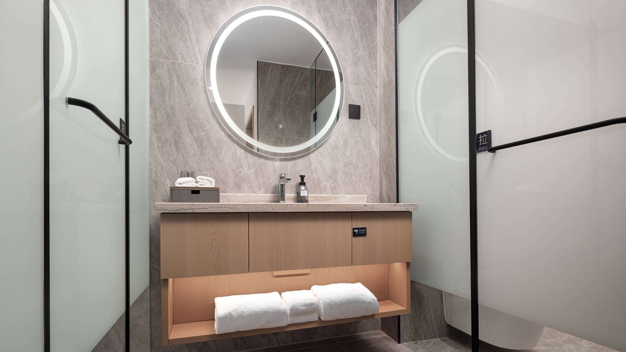 Photo of Bathroom in Yue Lu
