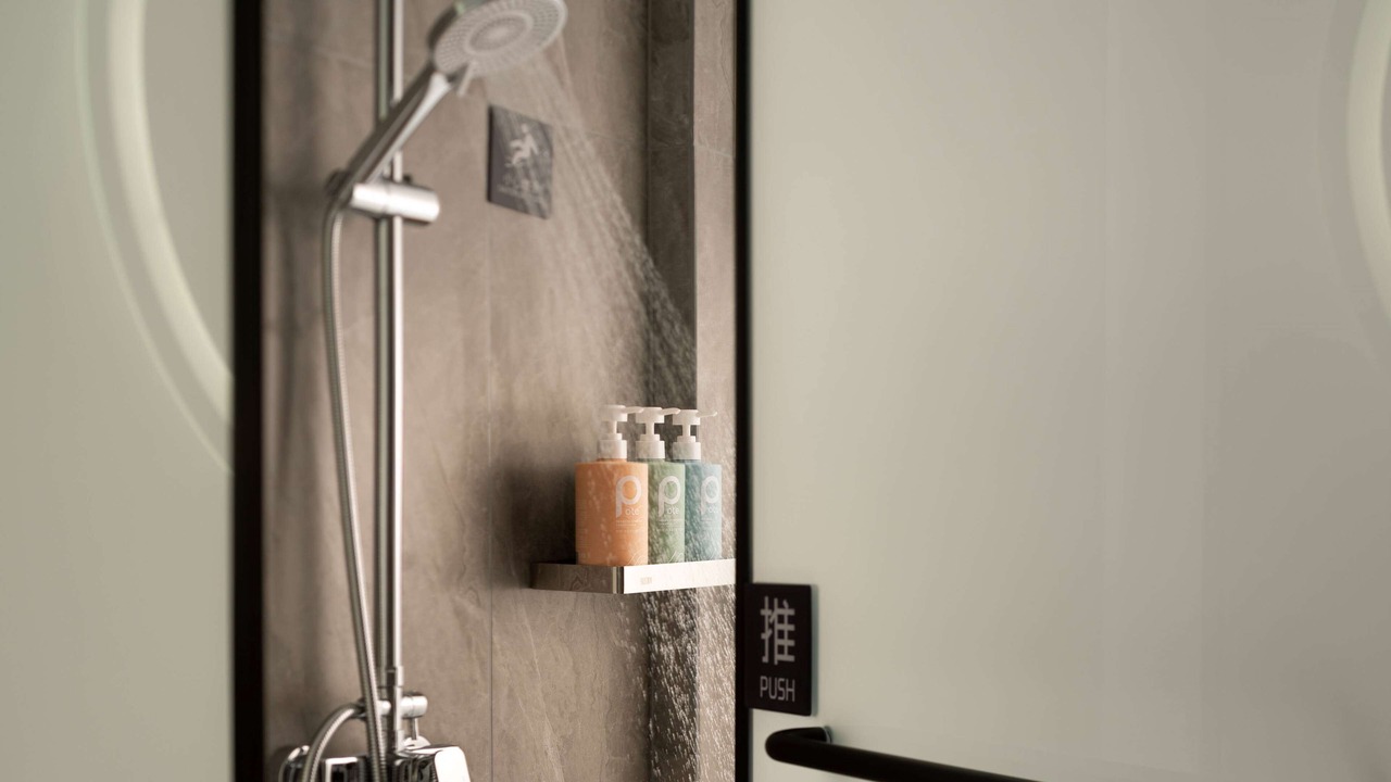 Photo of Bathroom in Yue Lu