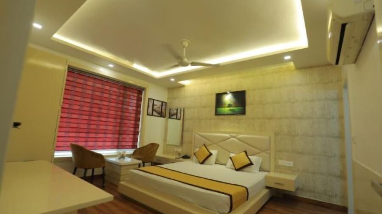 Photo of Bedroom in Taj Ganj