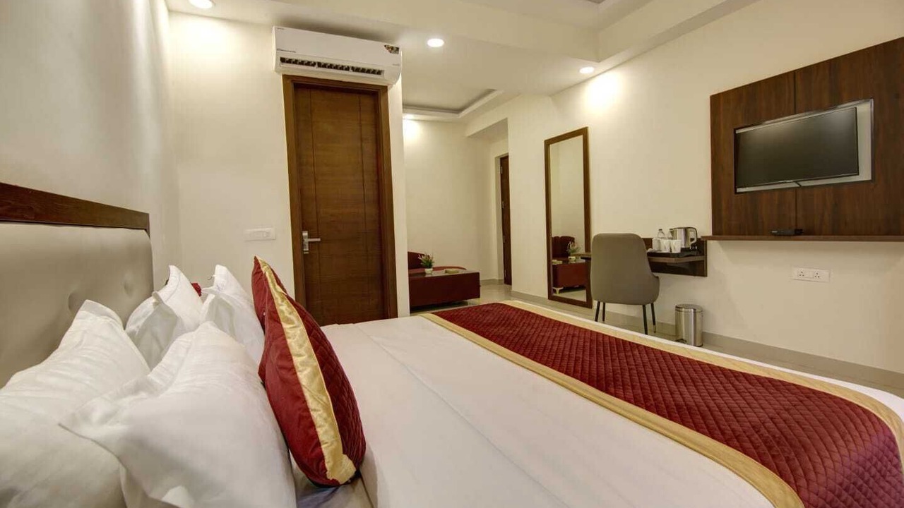 Photo of Bedroom in Sector 70