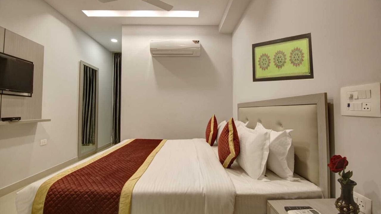 Photo of Bedroom in Sector 70