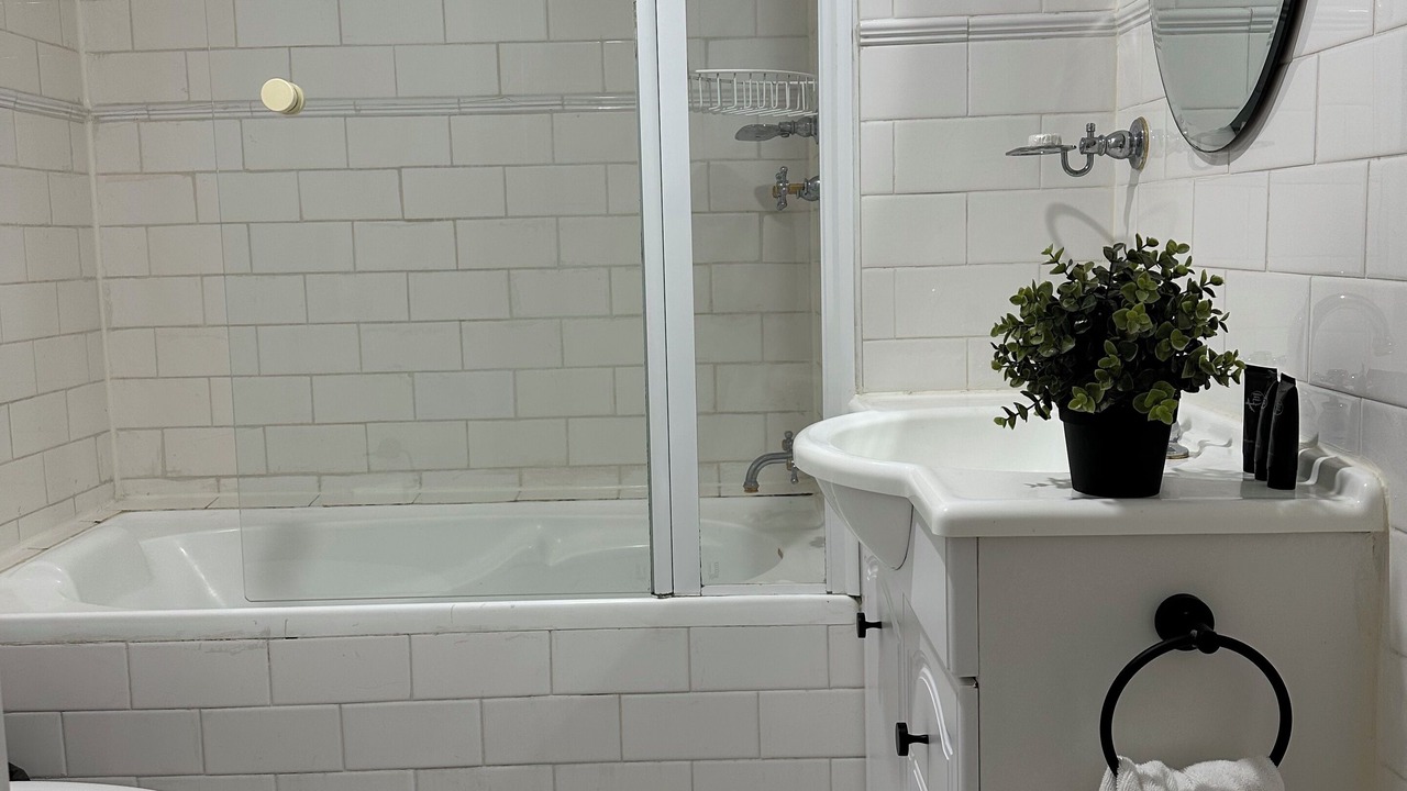Photo of Bathroom in Arncliffe