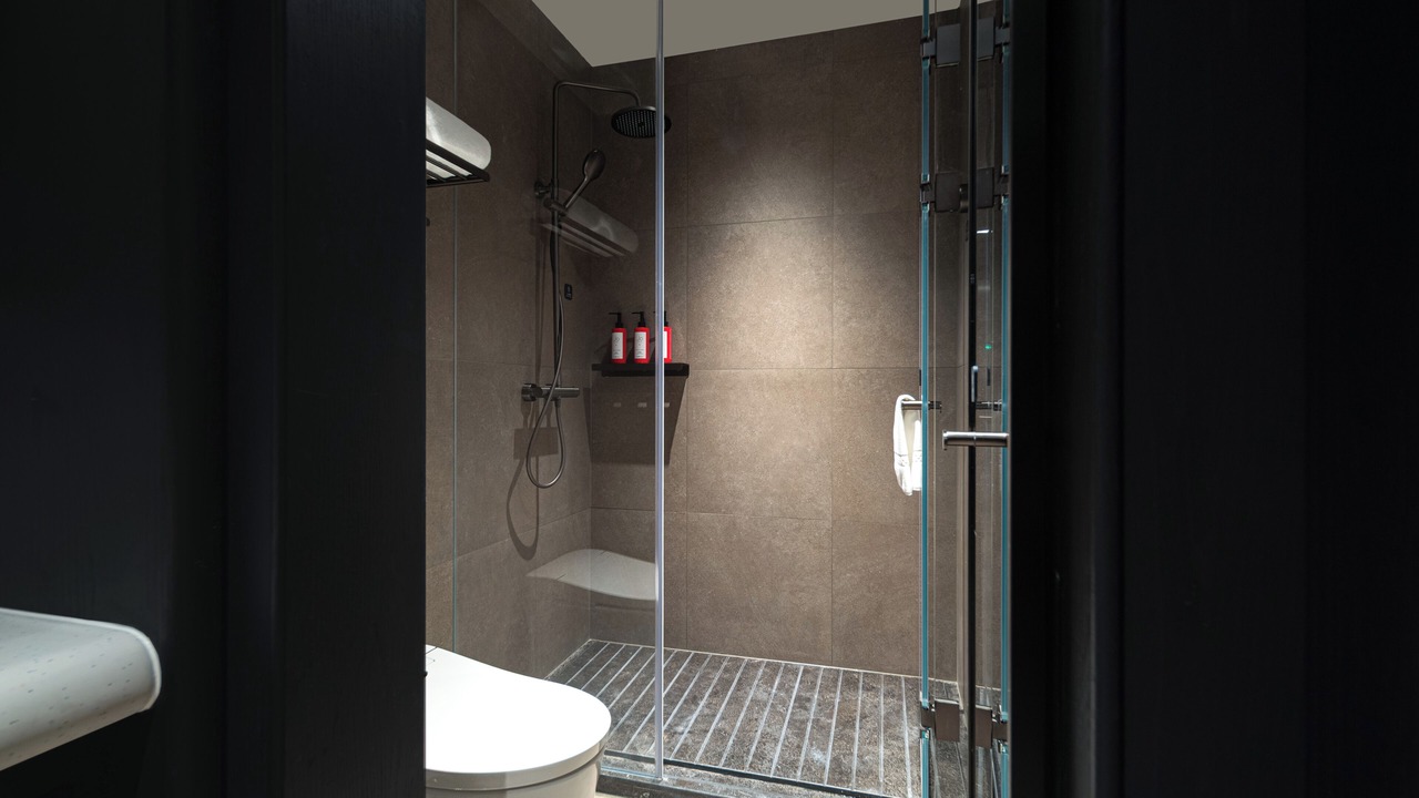 Photo of Bathroom in Haining Road