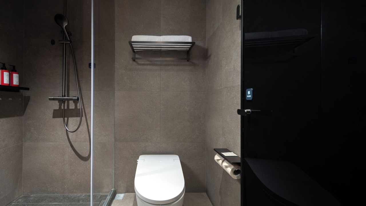 Photo of Bathroom in Haining Road