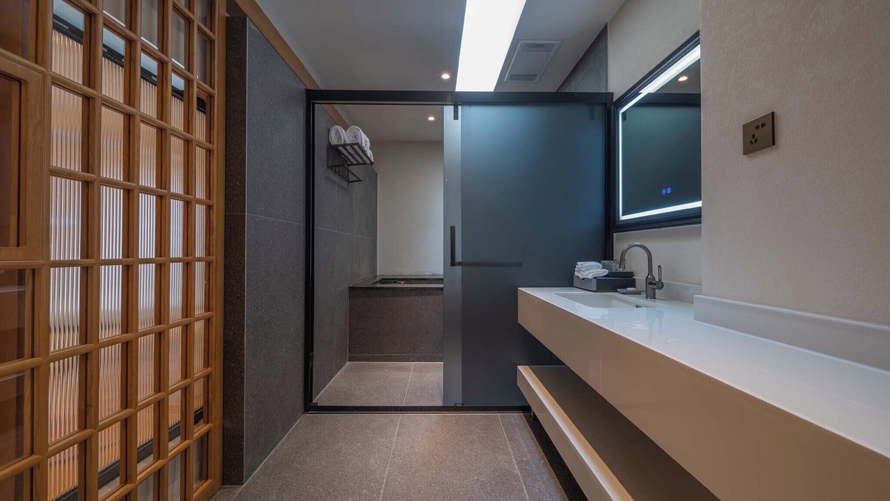 Photo of Bathroom in Shangri-La