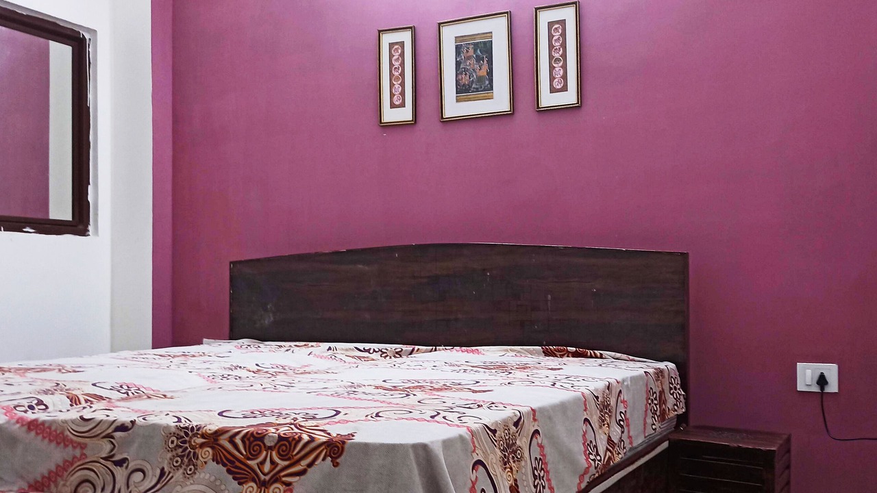 Photo of Bedroom in Taj Ganj