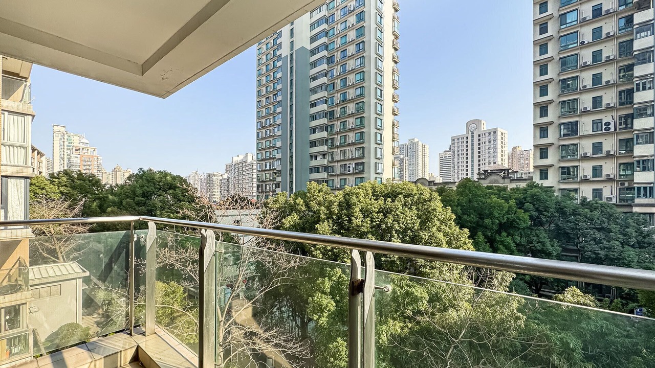 Photo of Patio Balcony in Xujiahui