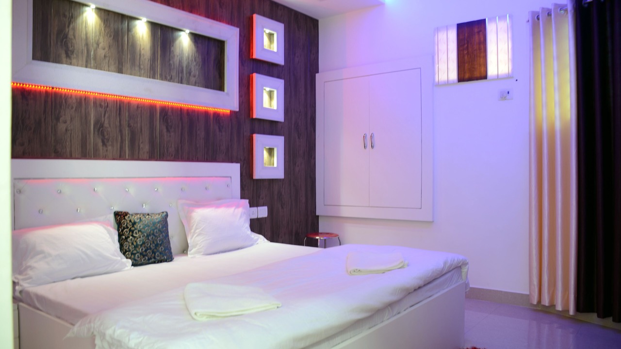 Photo of Bedroom in Taj Ganj