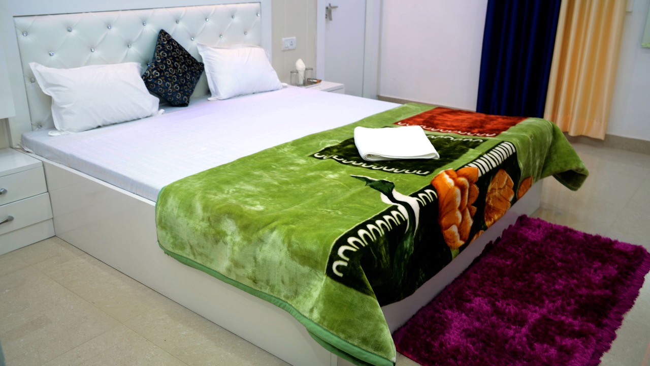 Photo of Bedroom in Taj Ganj