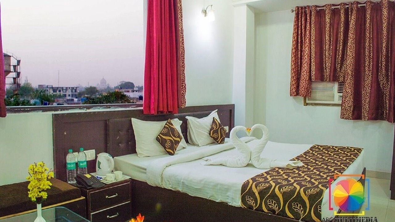 Photo of Bedroom in Taj Ganj