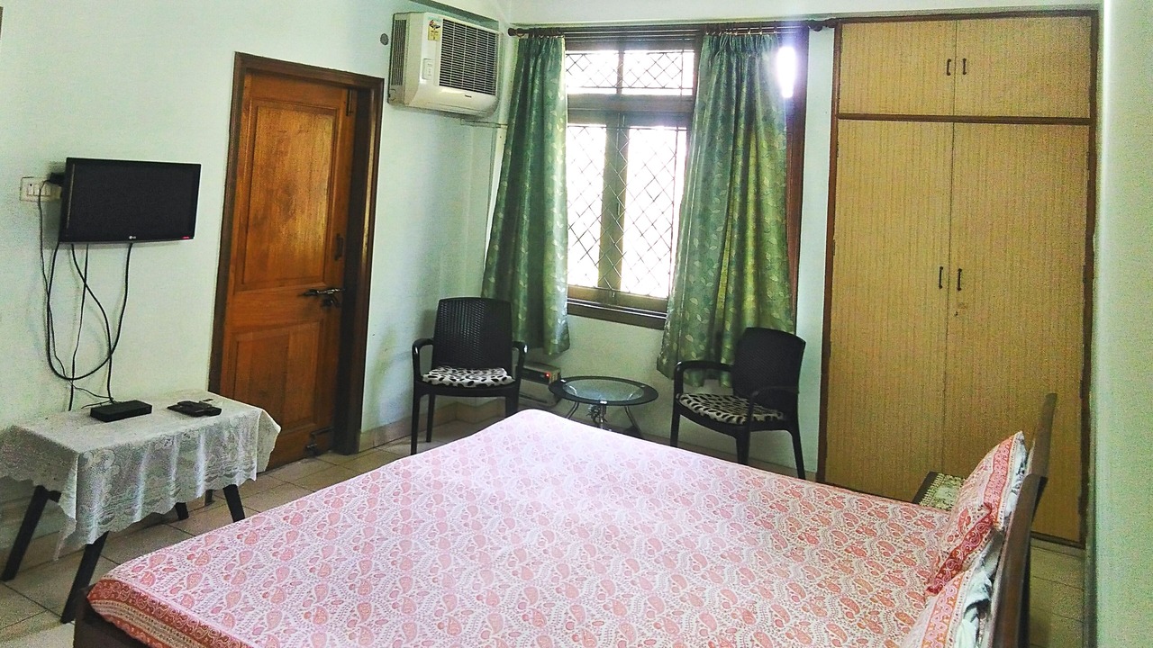 Photo of Bedroom in Sualkuchi