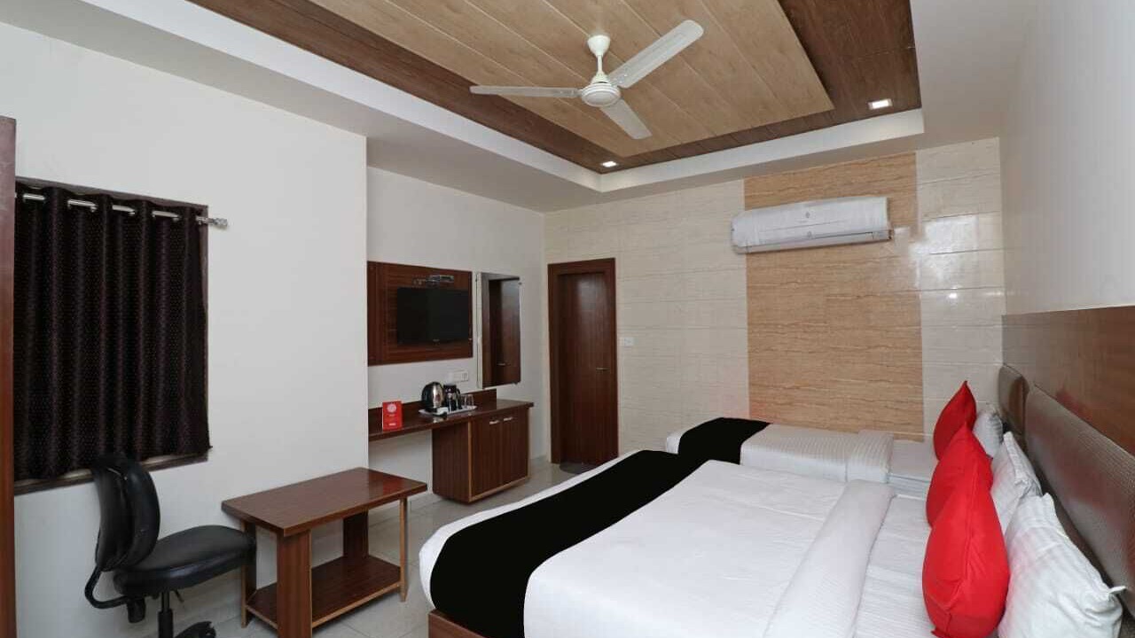 Photo of Bedroom in Taj Ganj