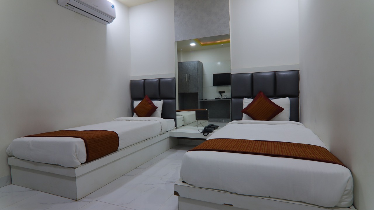 Photo of Bedroom in Taj Ganj