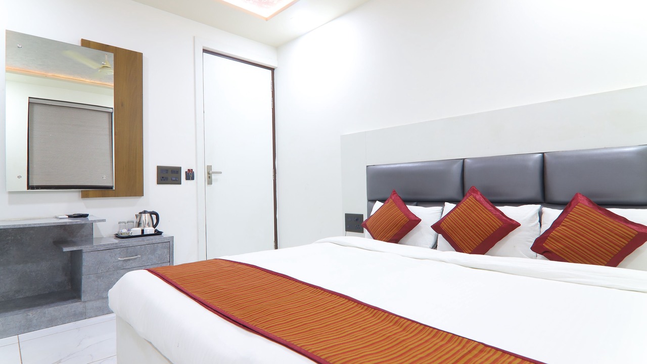 Photo of Bedroom in Taj Ganj