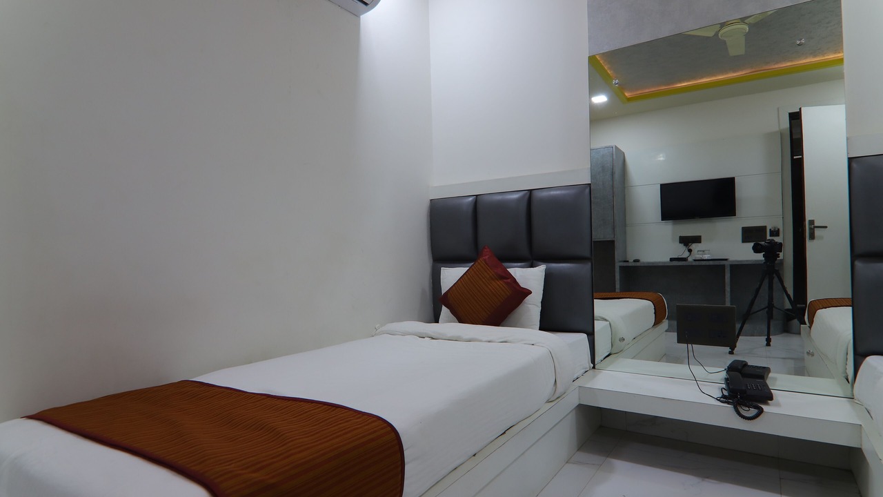 Photo of Bedroom in Taj Ganj