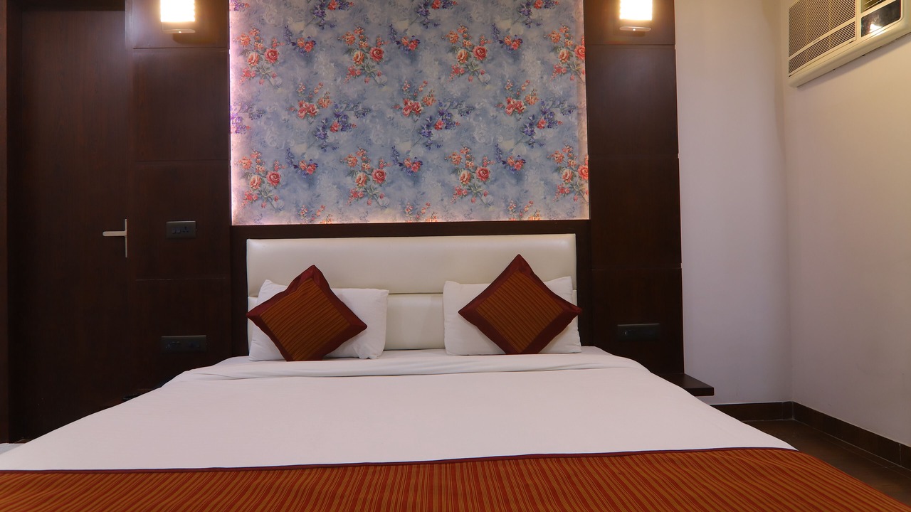 Photo of Bedroom in Taj Ganj