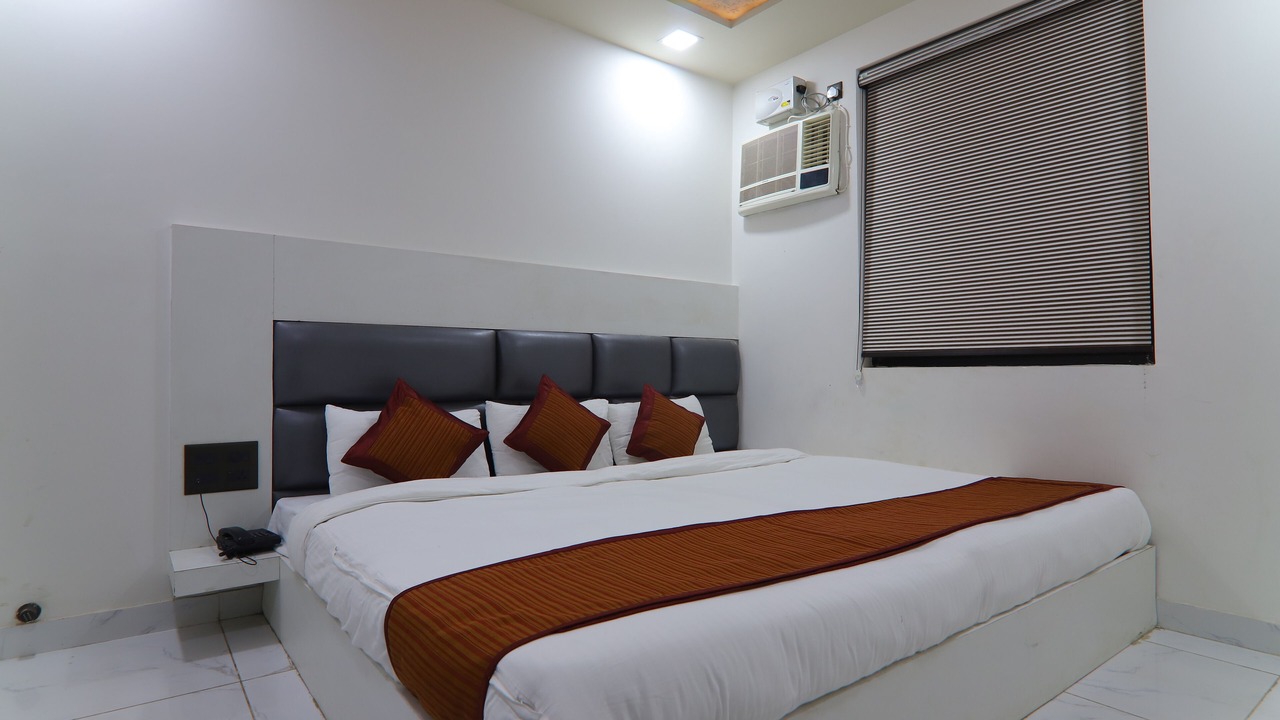 Photo of Bedroom in Taj Ganj