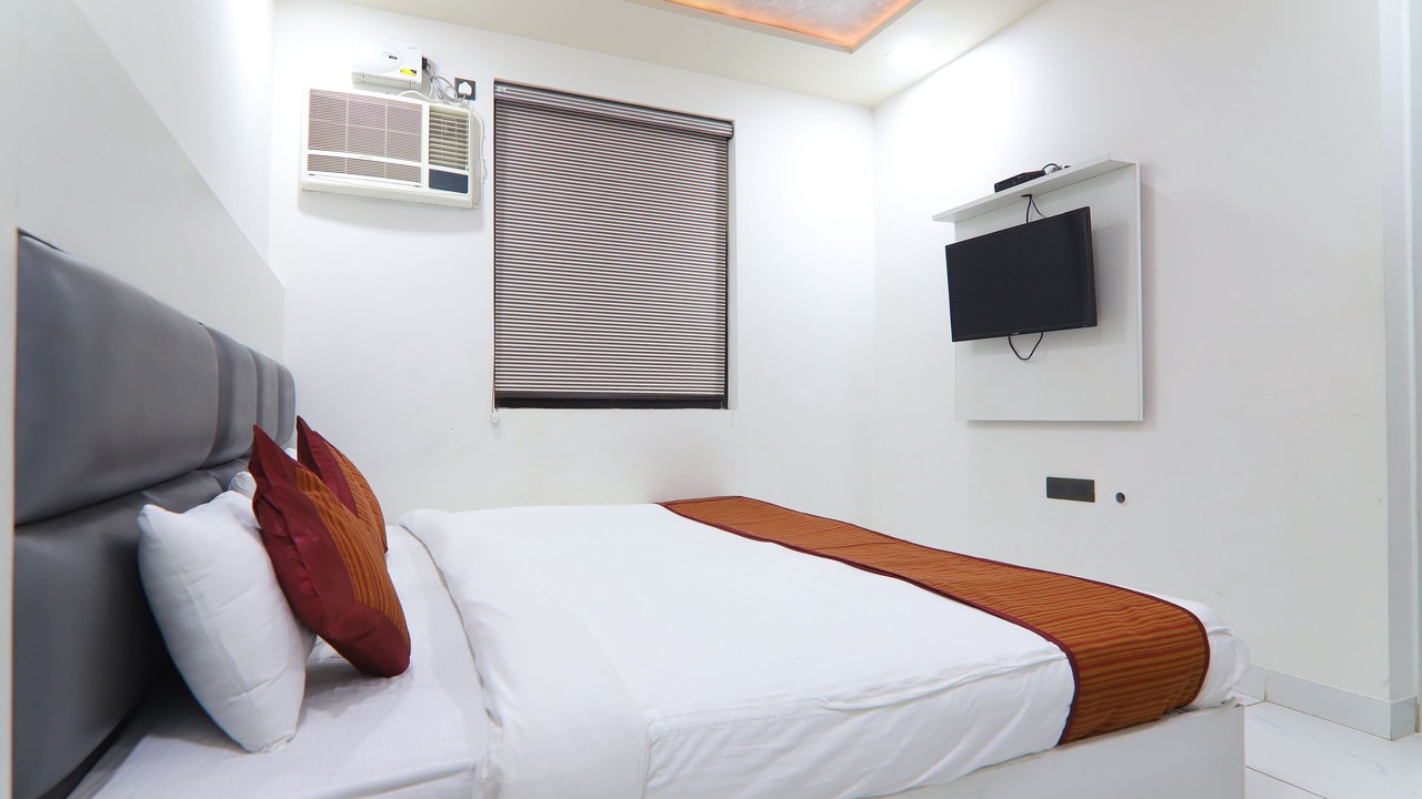 Photo of Bedroom in Taj Ganj