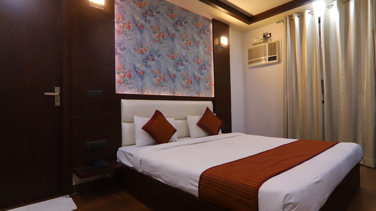 Photo of Bedroom in Taj Ganj