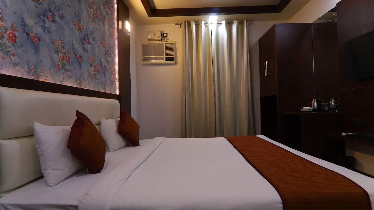 Photo of Bedroom in Taj Ganj